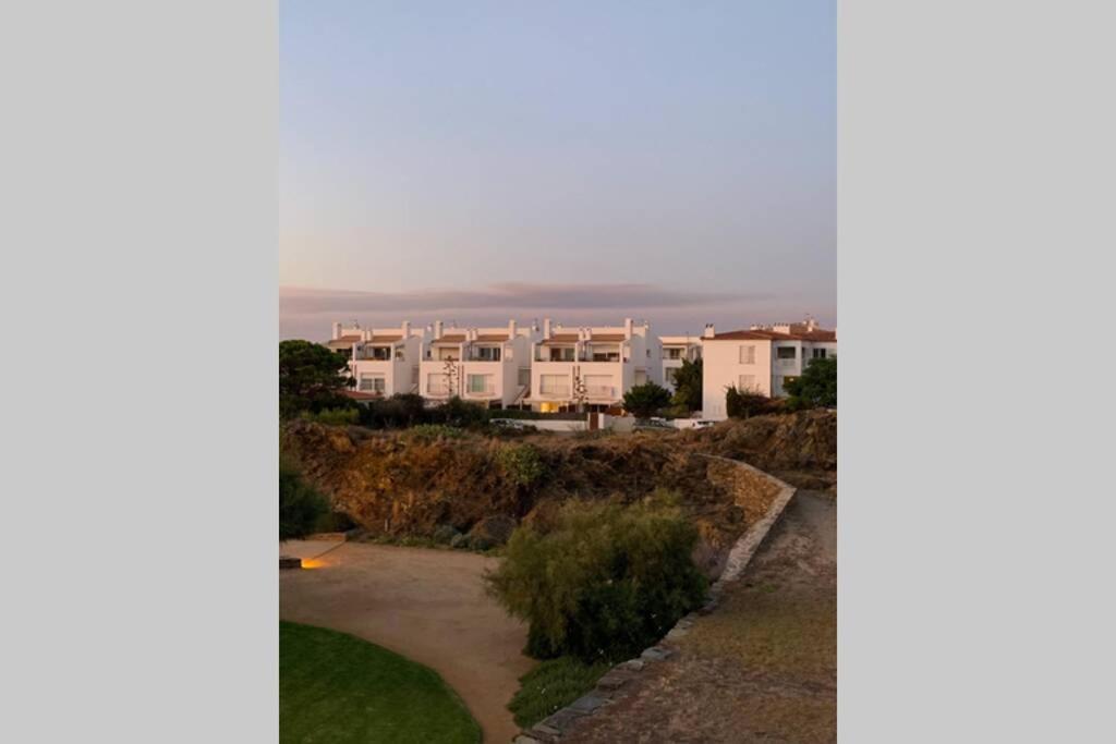 Beachfront Duplex With Terrace And Sea Views - Cadaqués Eksteriør bilde