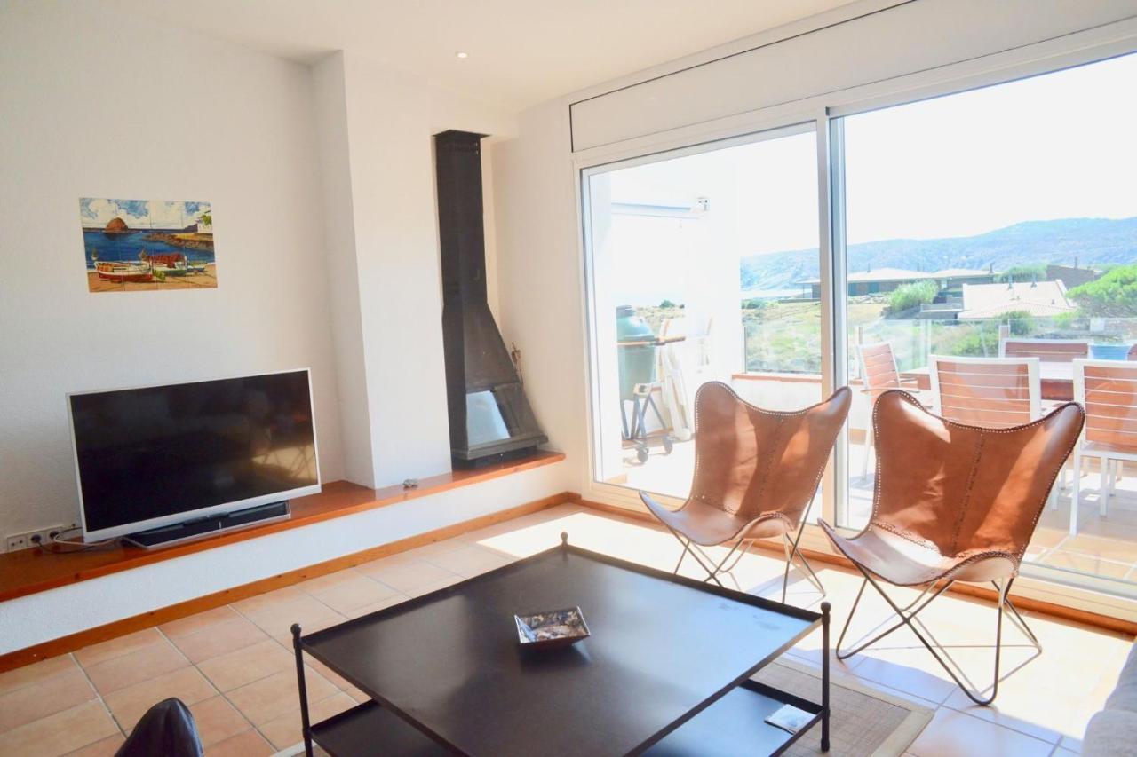 Beachfront Duplex With Terrace And Sea Views - Cadaqués Eksteriør bilde