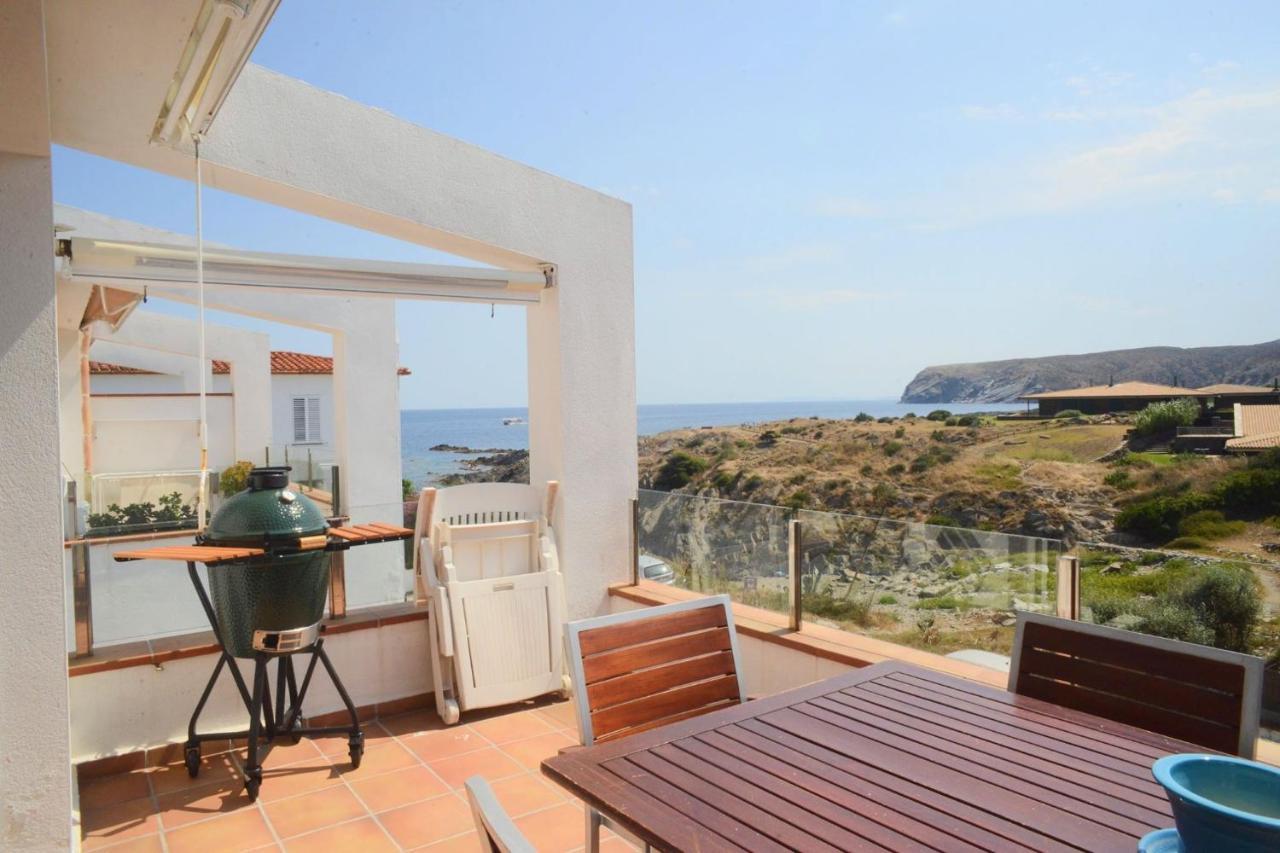 Beachfront Duplex With Terrace And Sea Views - Cadaqués Eksteriør bilde