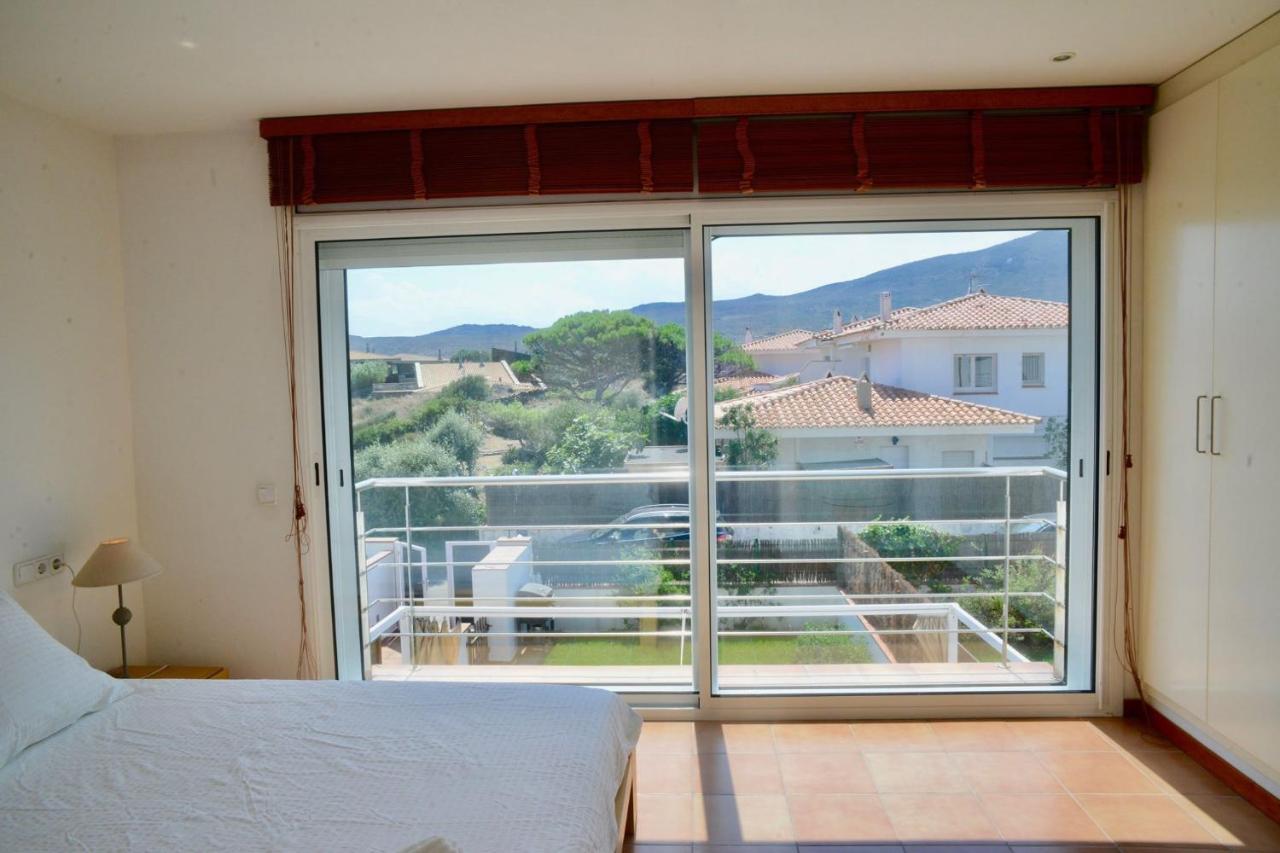 Beachfront Duplex With Terrace And Sea Views - Cadaqués Eksteriør bilde