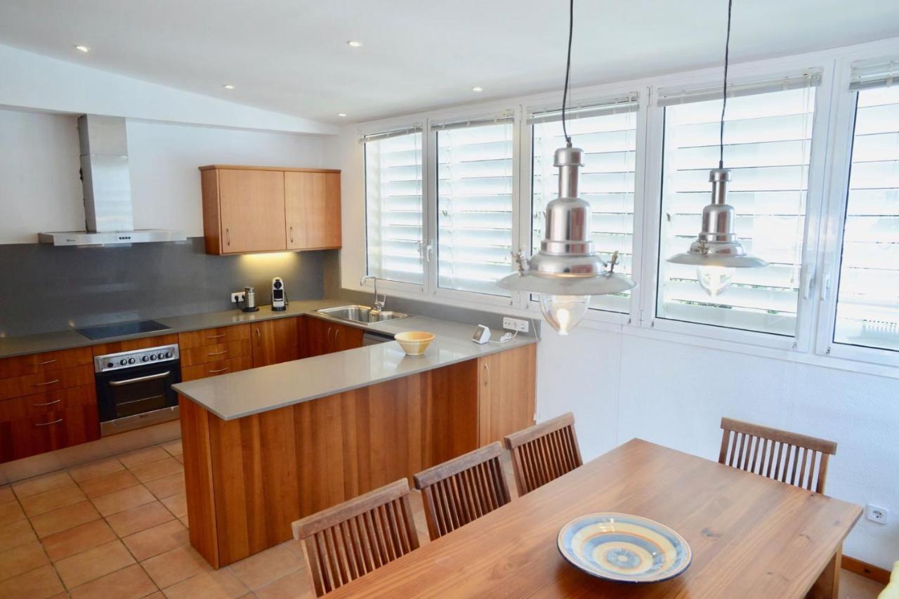 Beachfront Duplex With Terrace And Sea Views - Cadaqués Eksteriør bilde